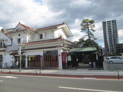 山形まるごと館紅の蔵