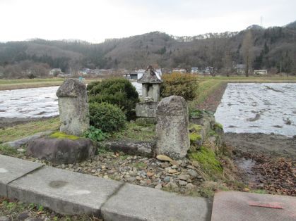 石の祠