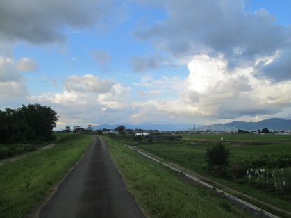 須川沿い